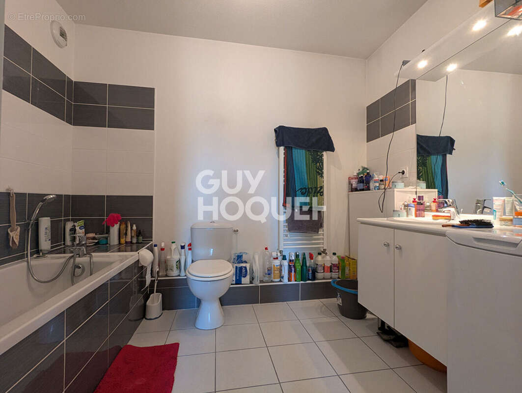 Appartement à DECINES-CHARPIEU