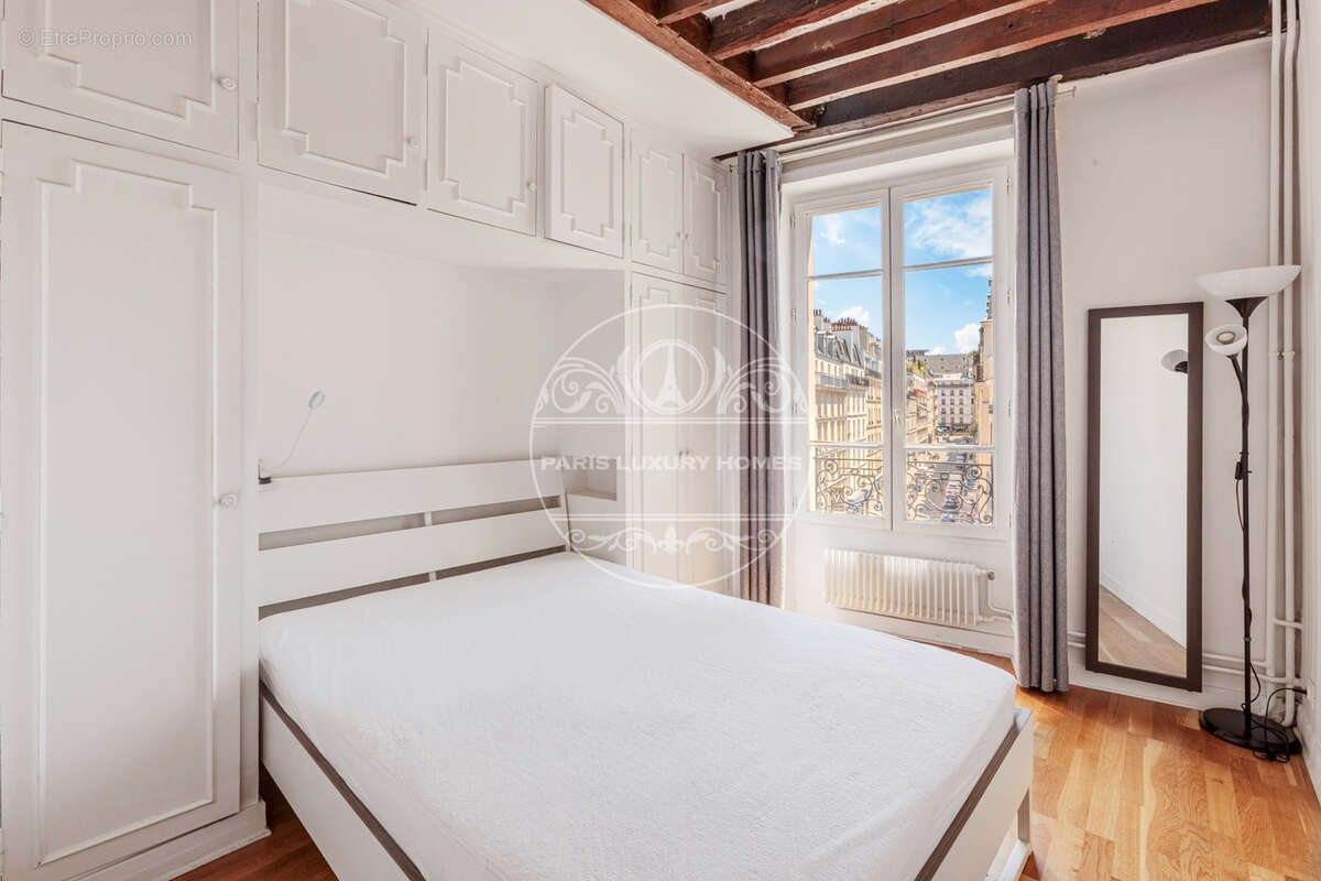 Appartement à PARIS-7E
