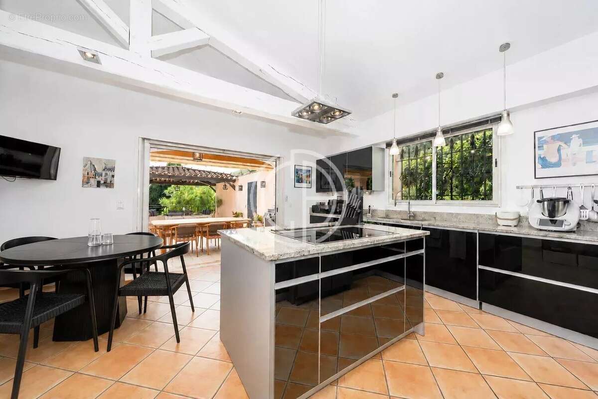 VILLA - MOUGINS - Secteur Prestigieux - photo 6