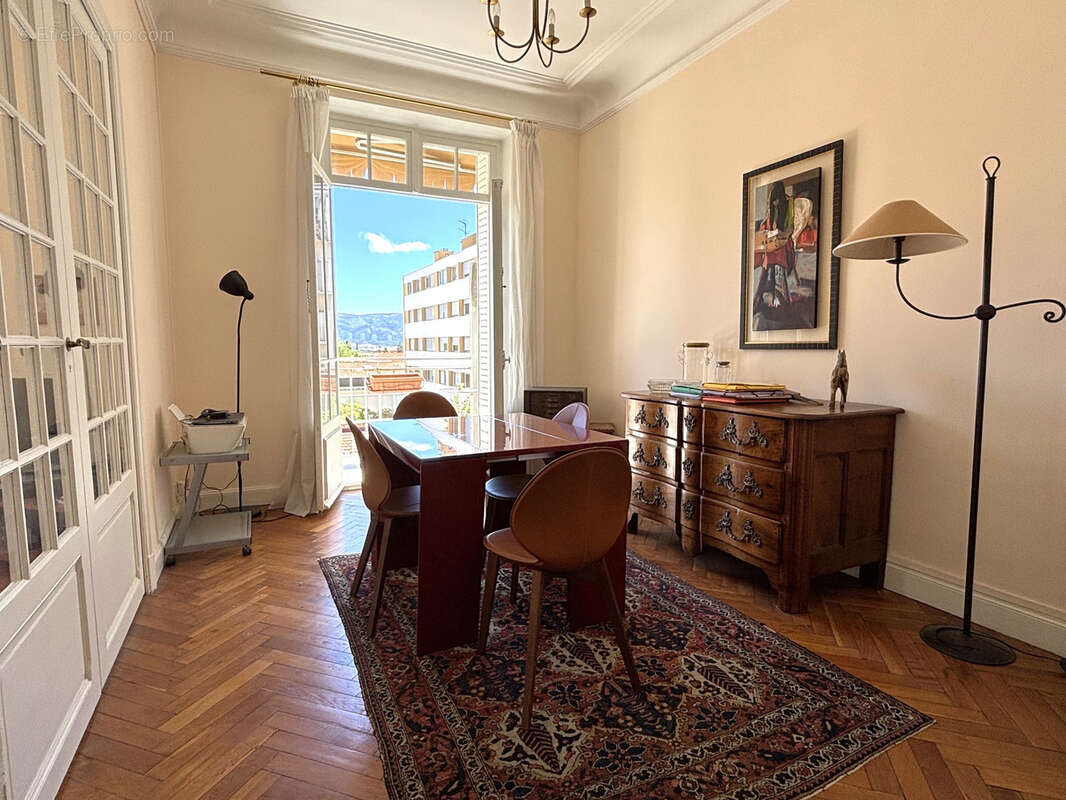 Appartement à MARSEILLE-8E