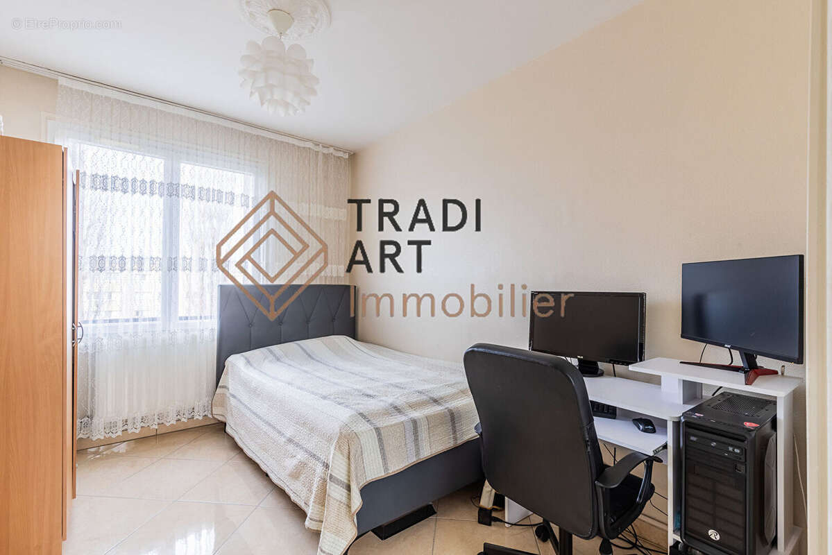 Appartement à SAINTE-GENEVIEVE-DES-BOIS