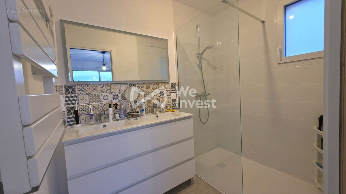 Maison à NEUVILLE-SUR-SARTHE