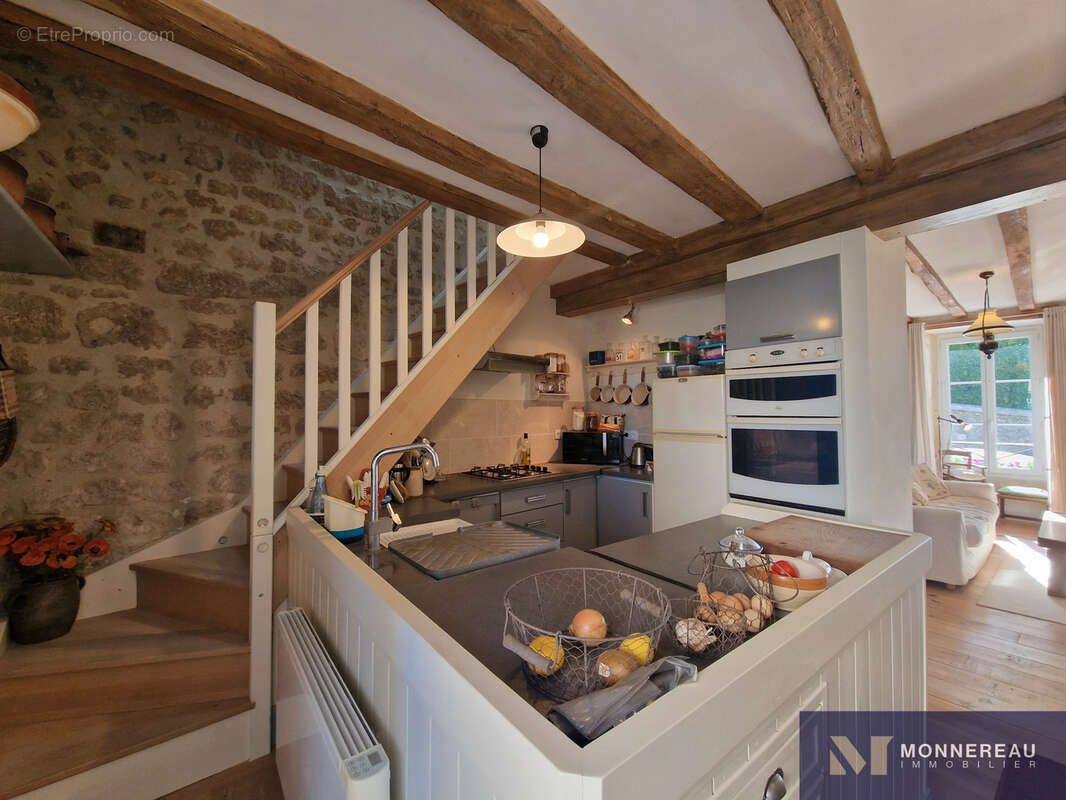 Maison à VILLEBOIS-LAVALETTE