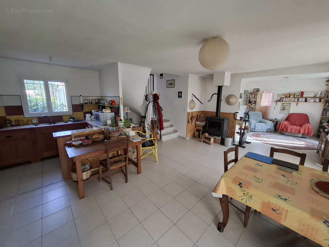 Maison à FONTVIEILLE