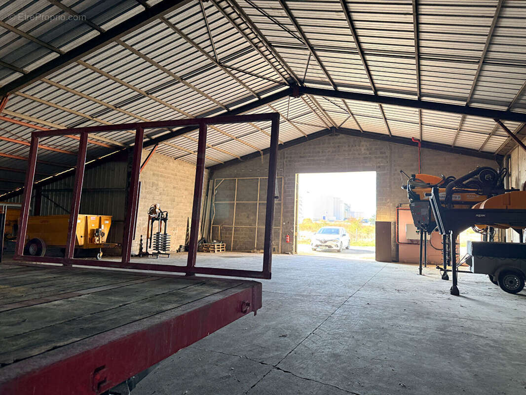 Commerce à MONTREUIL-BELLAY