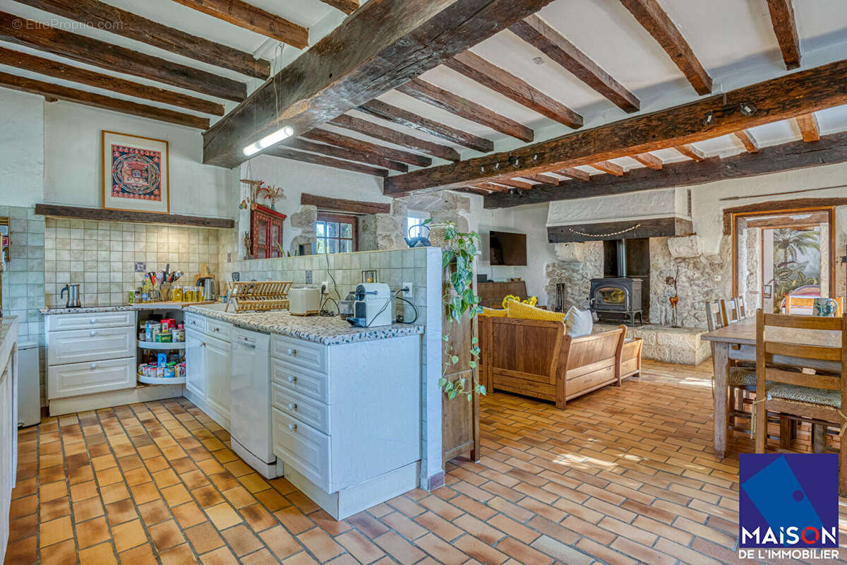Entre Villeneuve-sur-Lot et Agen, Propriété en pierre avec gîte, piscine et pigeonnier  Dans la campagne venez découvrir cette b - photo 6