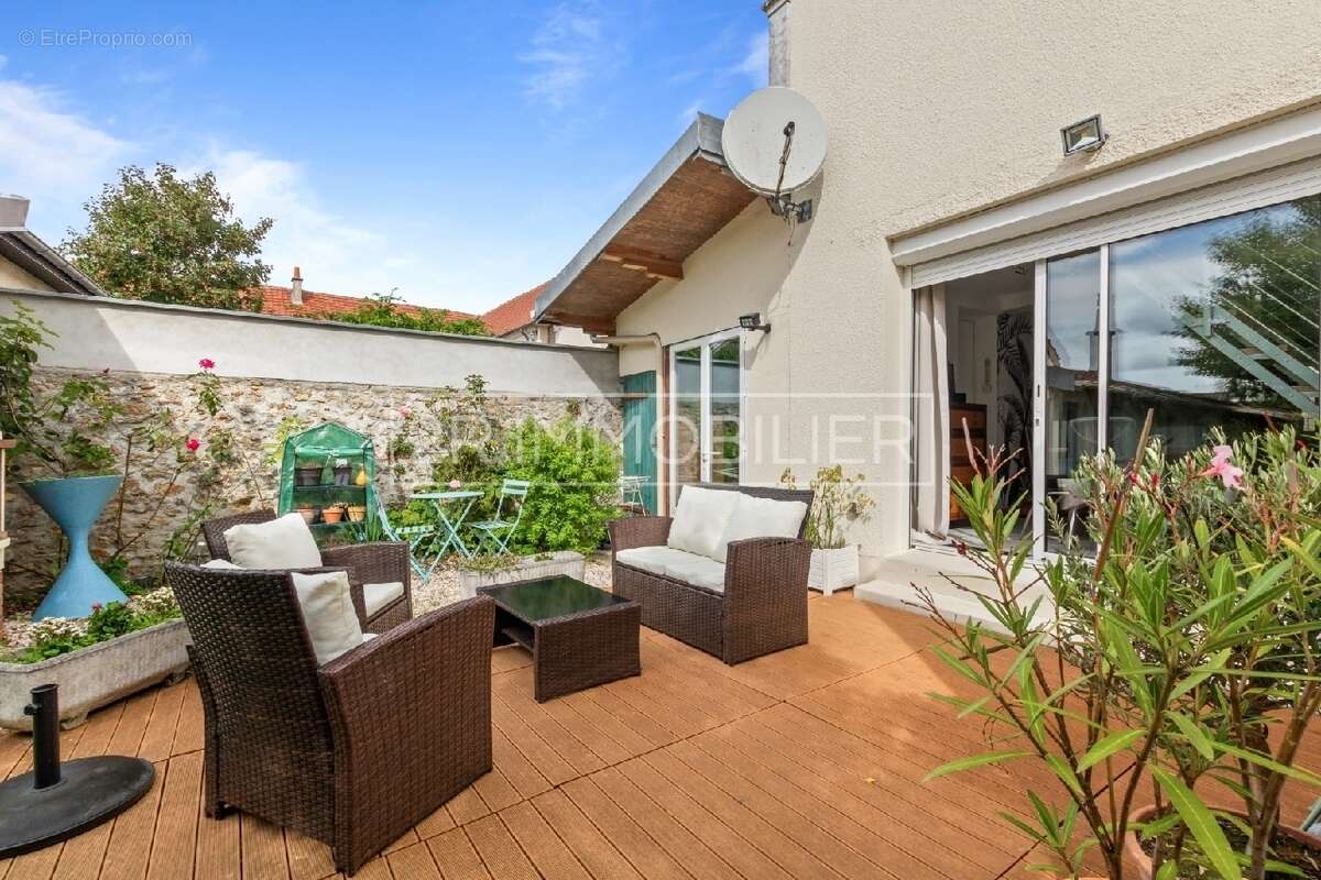 Maison à FERRIERES-EN-BRIE