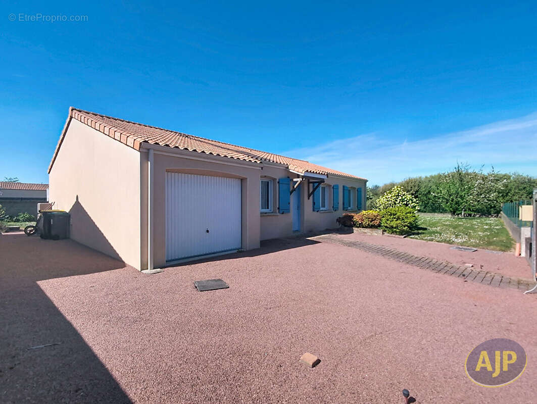 Maison à VIEILLEVIGNE