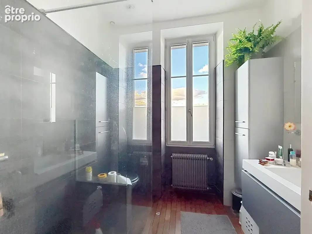 ANGOULEME Quartier prisé : maison de ville rénovée avec piscine et jardin sans vis à vis, garage. - photo 7
