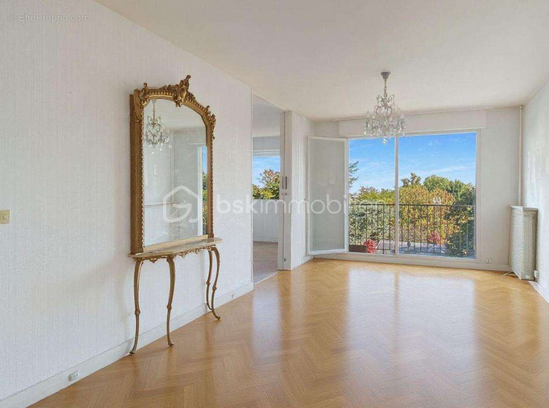 Appartement à VILLE-D&#039;AVRAY