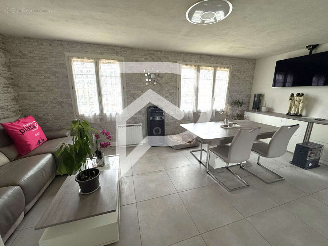 Maison à IVRY-LA-BATAILLE