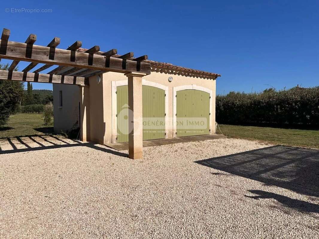 Maison à FONTVIEILLE