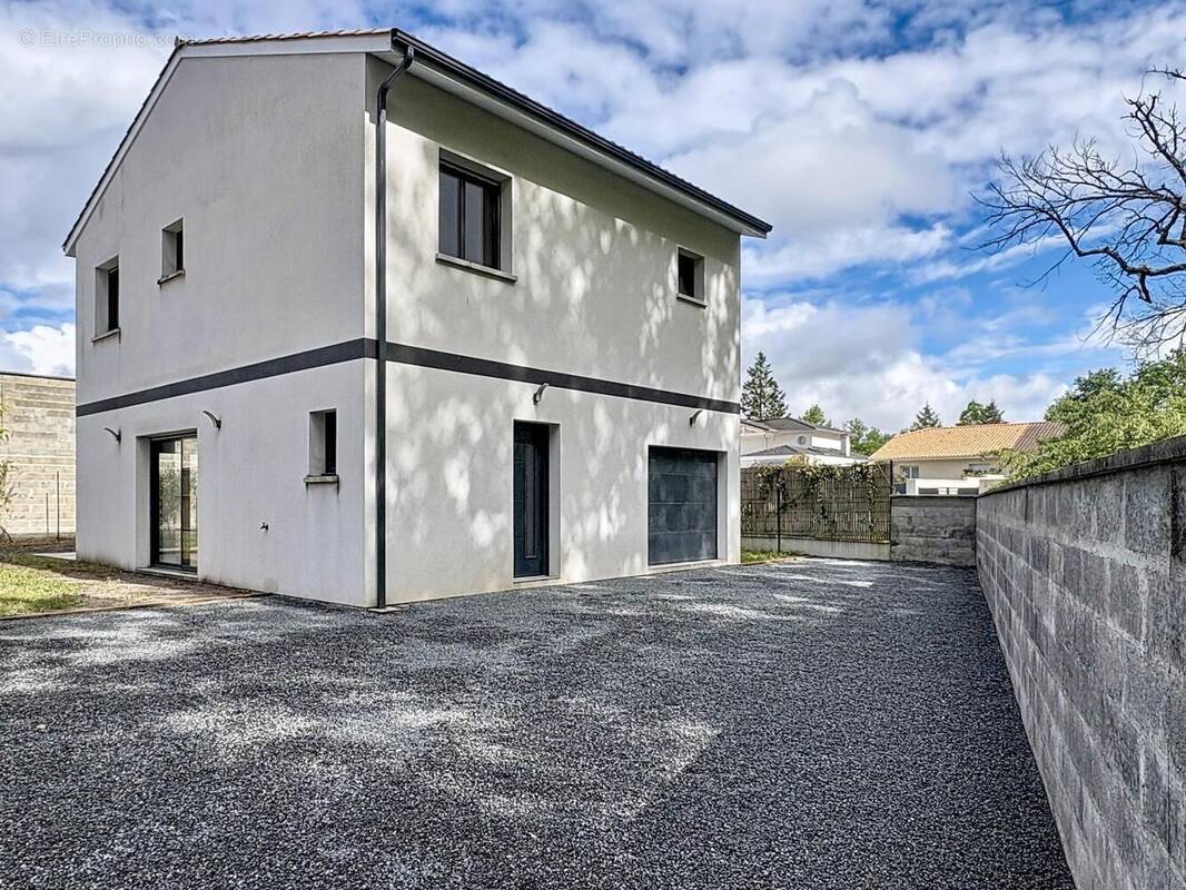 Photo 1 - Maison à SAINT-JEAN-D'ILLAC