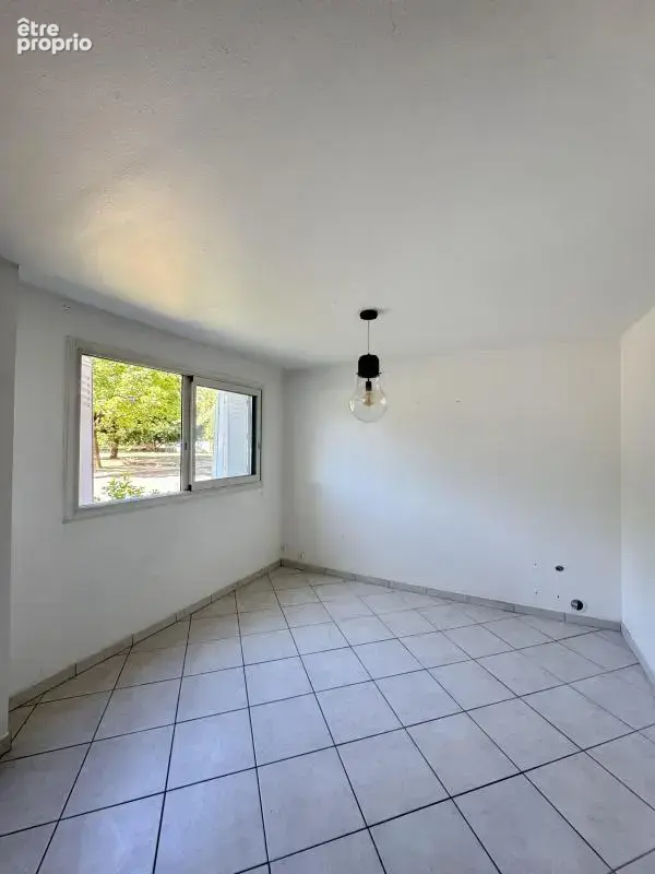 Appartement 4 pièces Saint Priest - 179000 € - photo 4