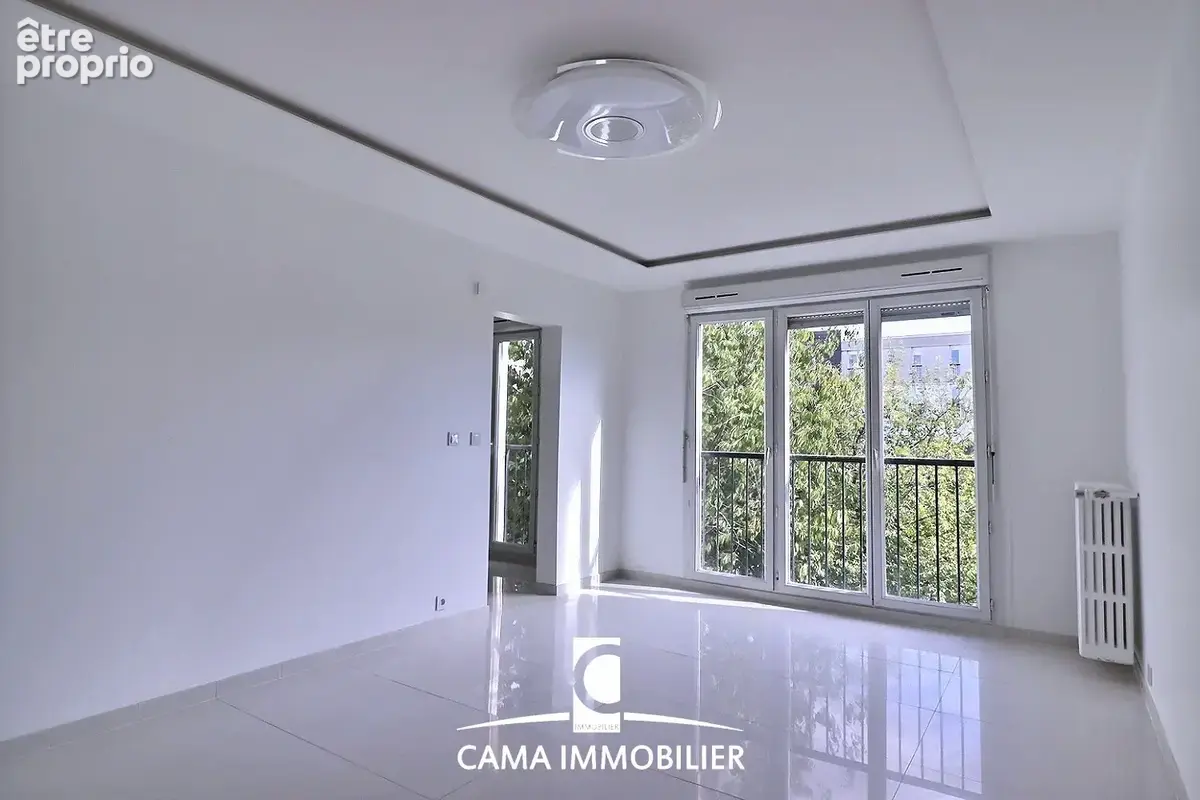Appartement à FONTENAY-LE-FLEURY
