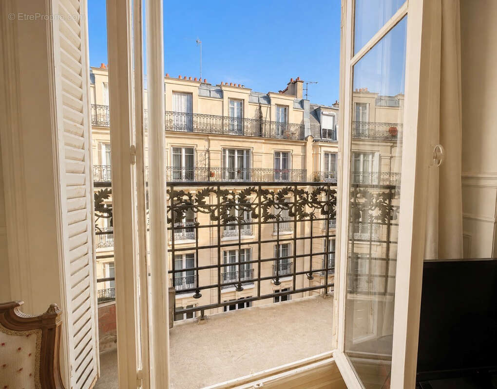Appartement à PARIS-14E