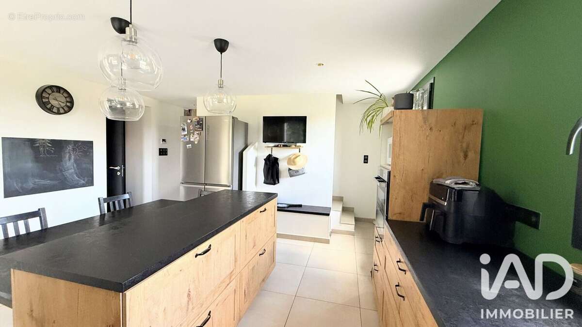 Photo 2 - Maison à SAINT-JULIEN-MOLIN-MOLETTE