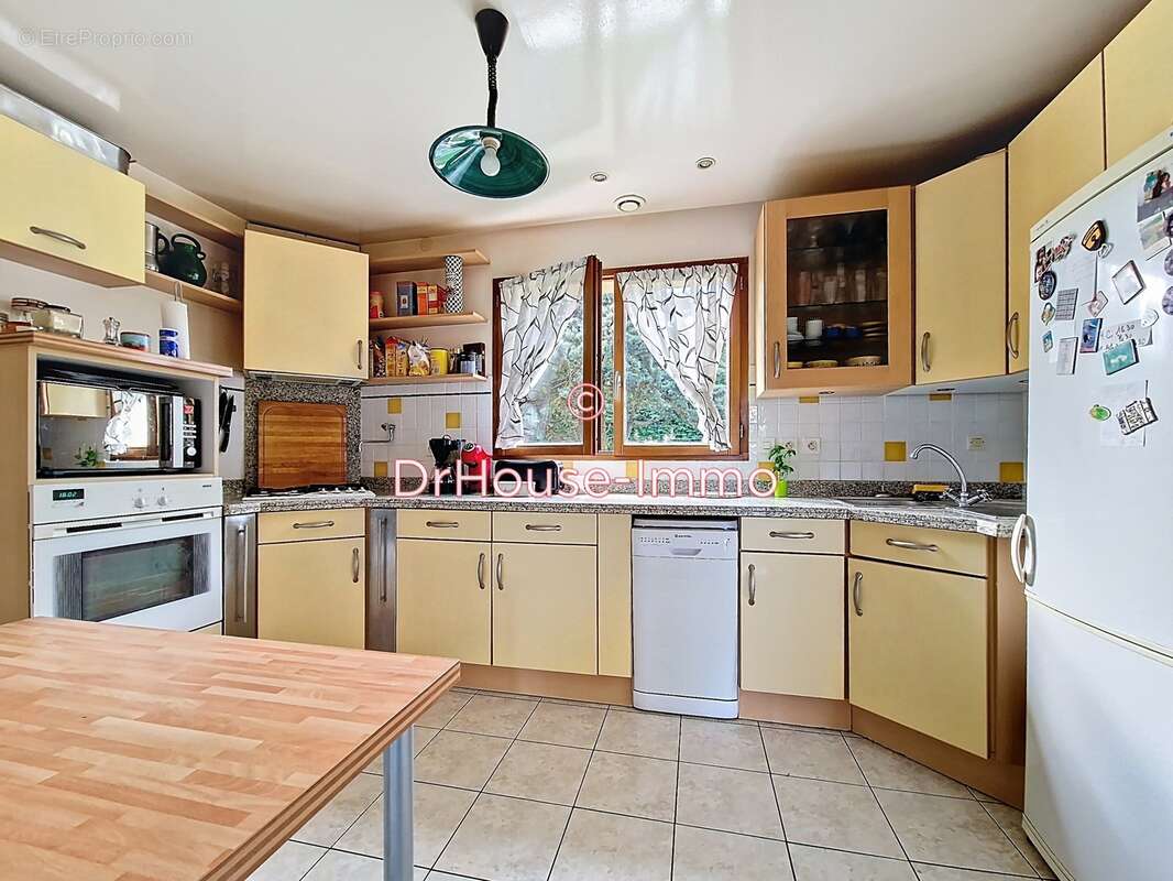 Maison à LES CLAYES-SOUS-BOIS