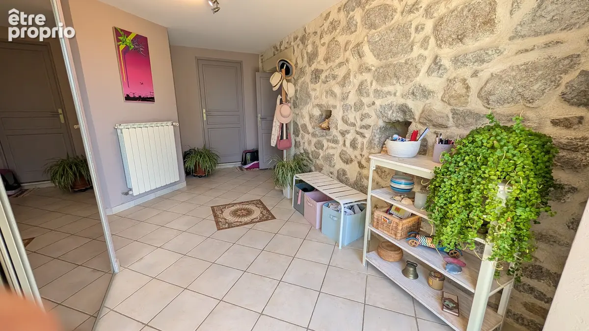 Maison en pierre parfaitement rénové de 177 m2 / F5 - photo 5