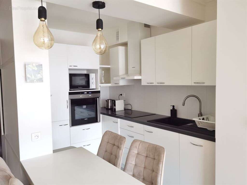 Appartement à PARIS-8E