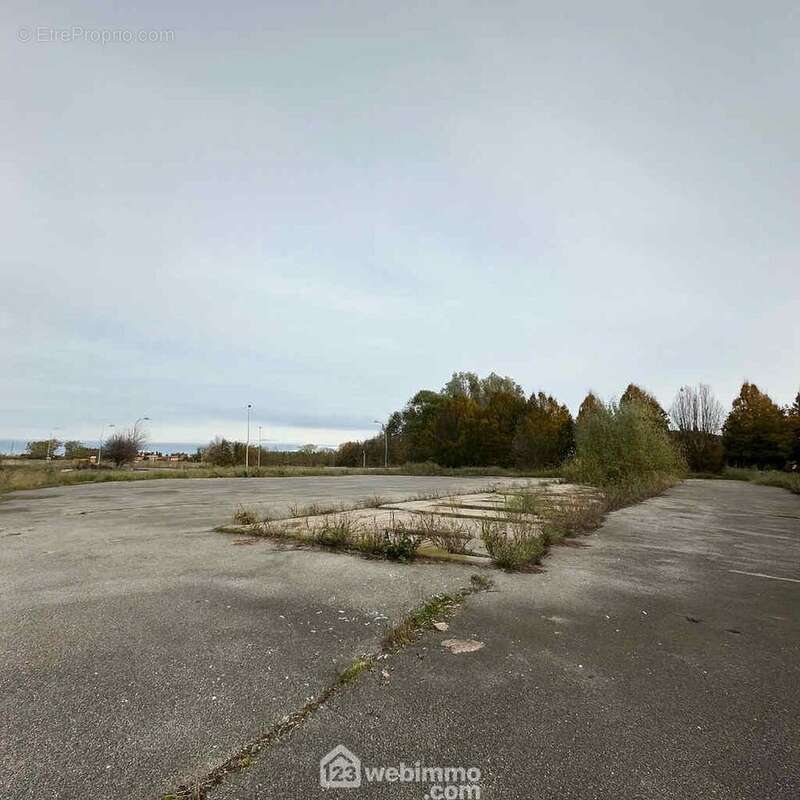 Il est entièrement viabilisé, prêt à construire - Terrain à CHAMBRY