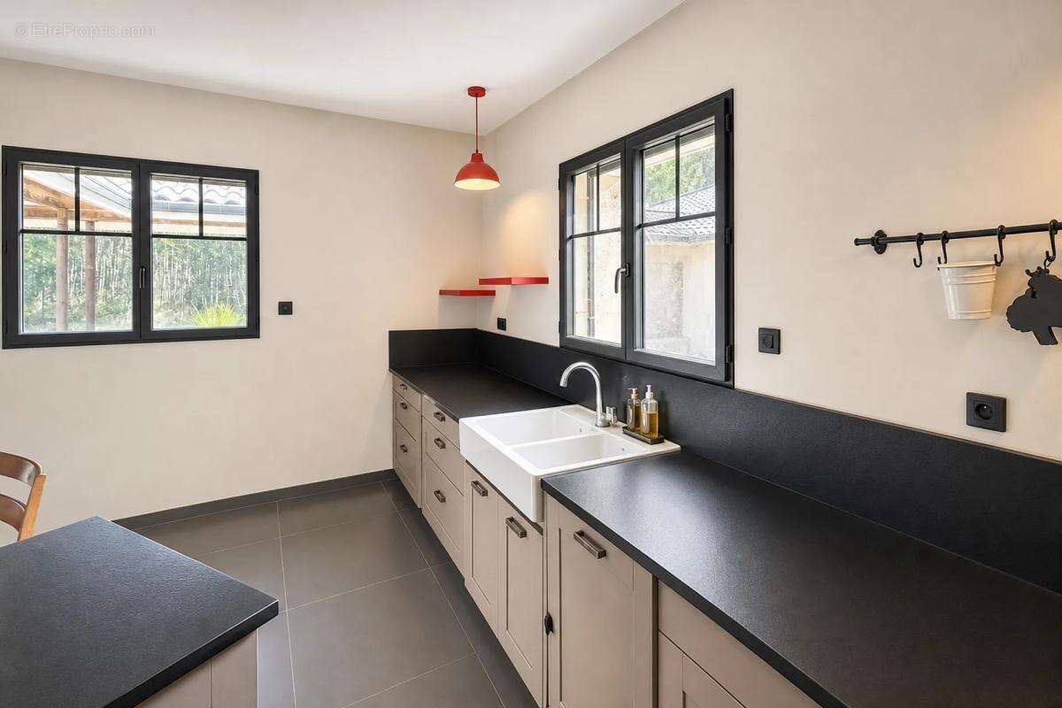 Maison spacieuse de 9 pièces à Lugos - photo 8