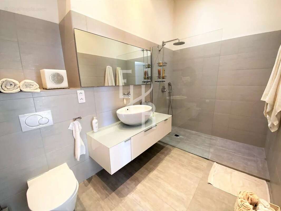 Appartement à VALLAURIS
