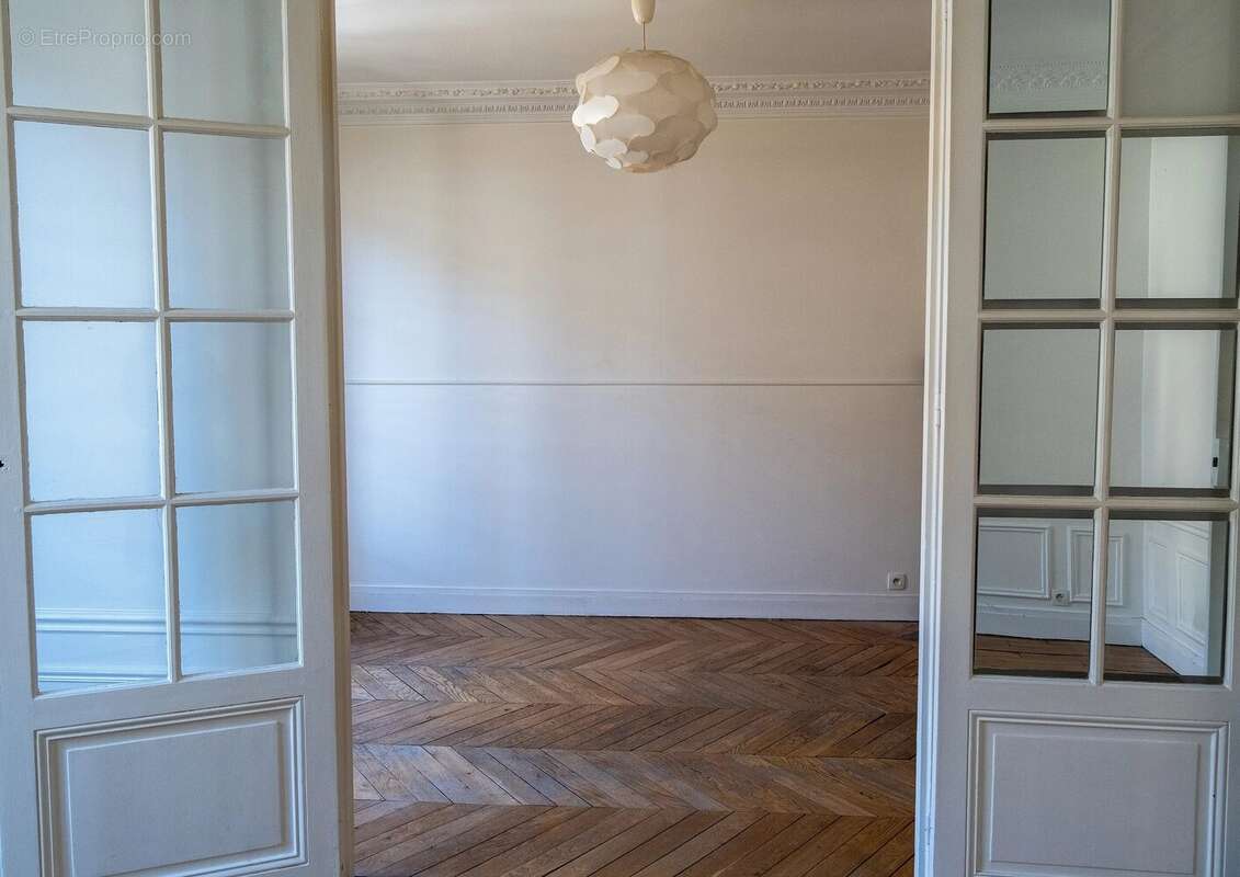 Appartement à PARIS-15E