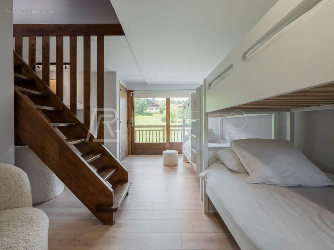 Chalet composé de cinq appartements   300 m2 avec vue exceptionnelle sur le Mont-Blanc - photo 7