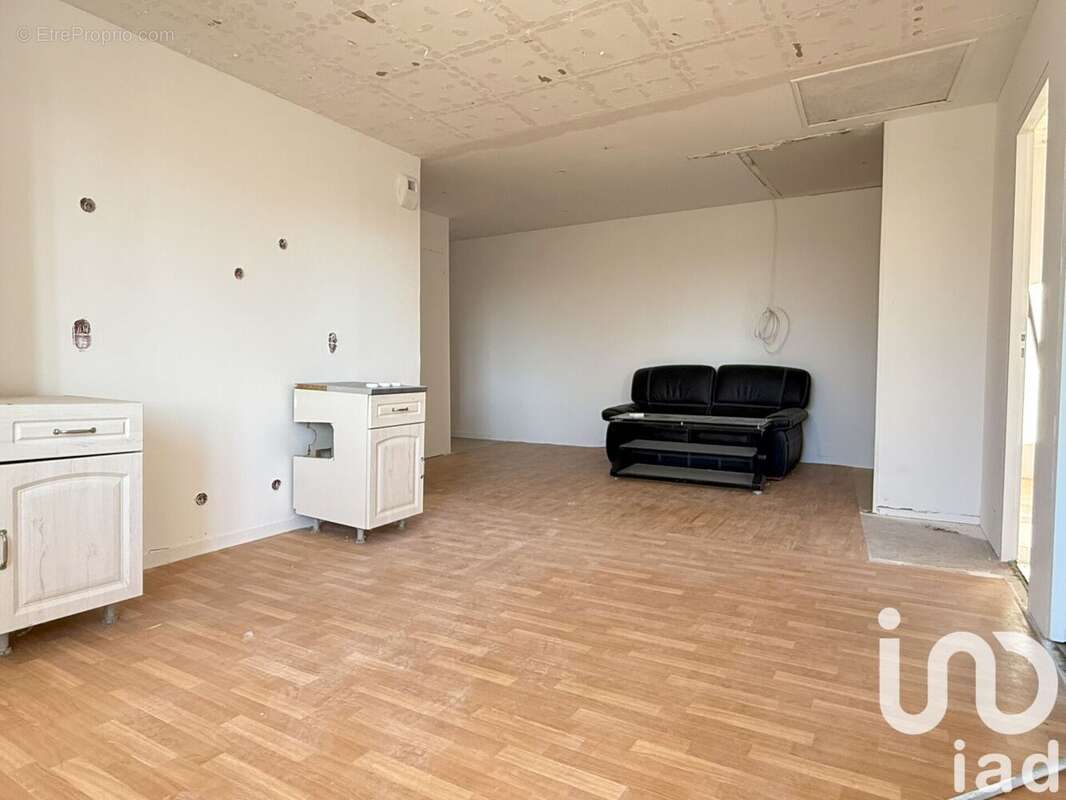 Maison 167 m² à Saint-Hilaire-De-Voust  - photo 8