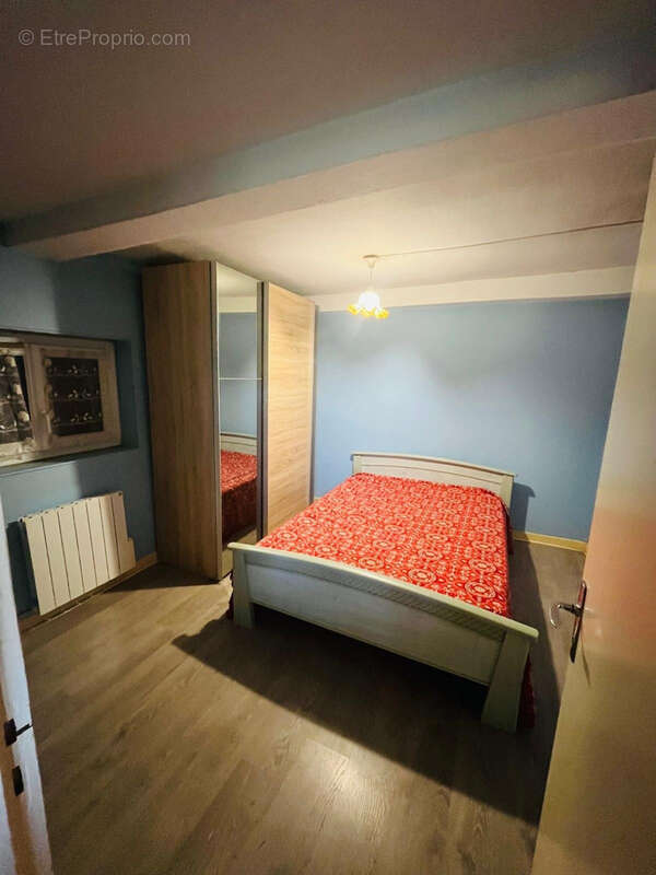 Maison à CRUZILLES-LES-MEPILLAT