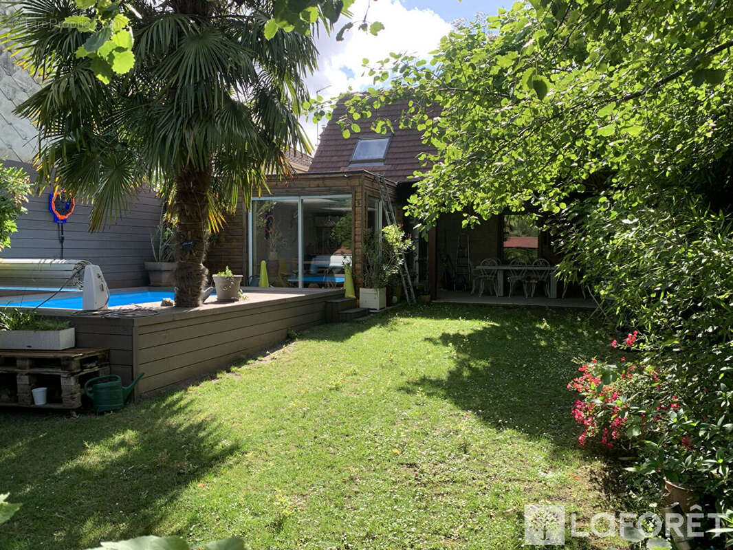 Maison de caractère avec piscine, lac privé et dépendance _ Livry-Gargan Sévigné - photo 2