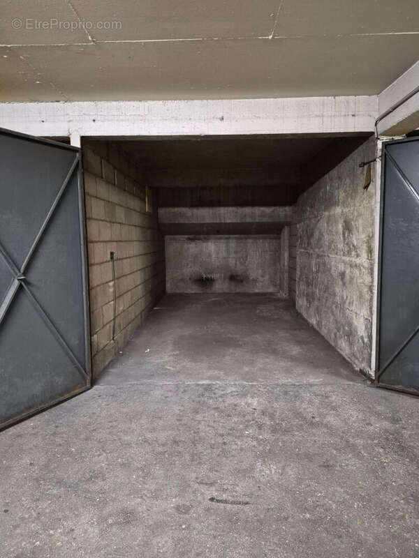Parking à PARIS-12E