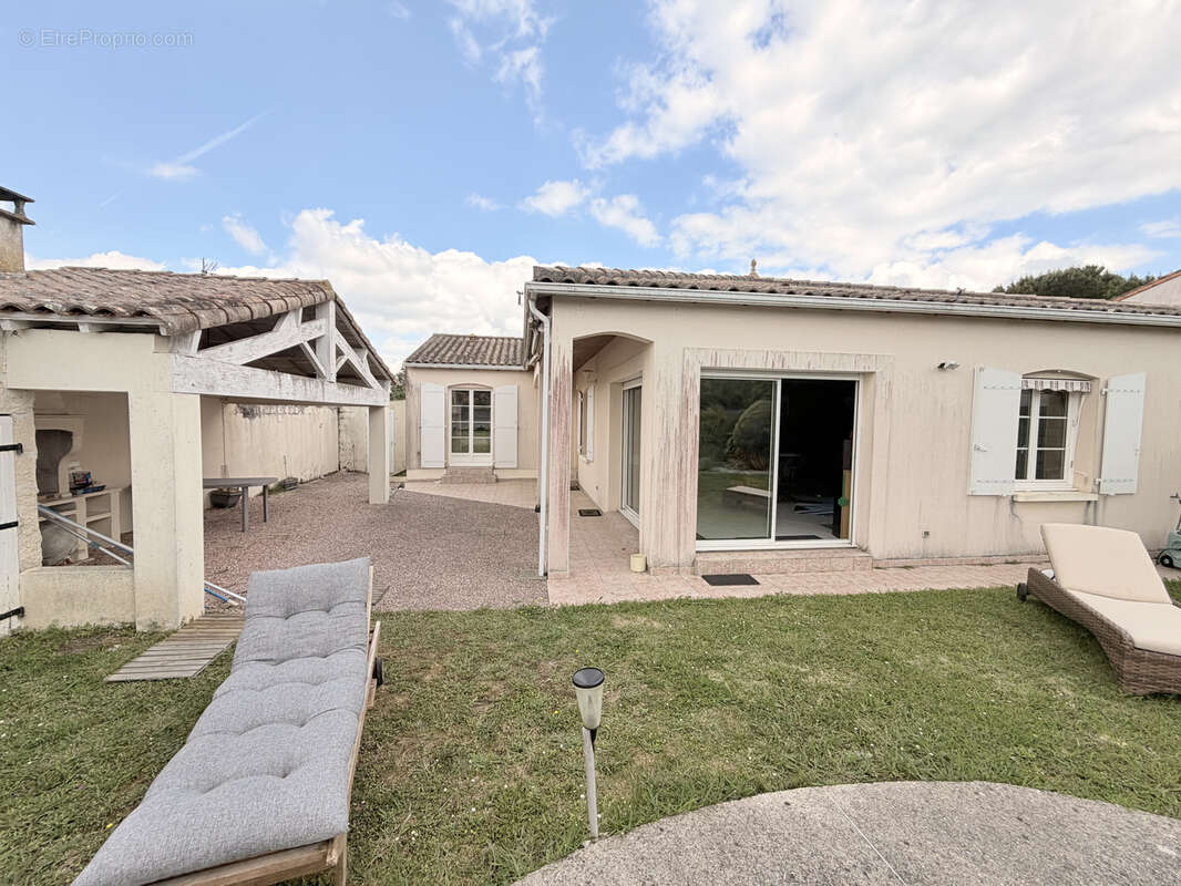 Maison à MORNAC-SUR-SEUDRE
