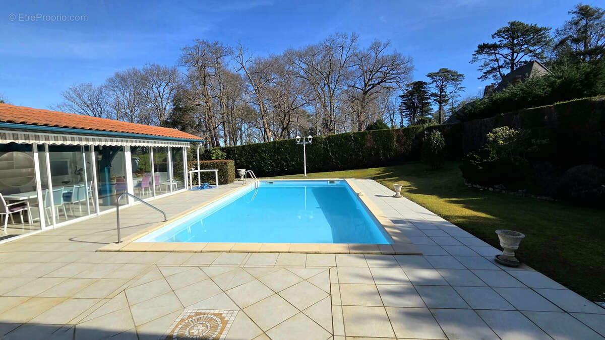 BIARRITZ   Villa 198 m2 T8   Piscine 10x5 - Pool House/Bar - Garage - Terrain 1 097 m2 - photo 4