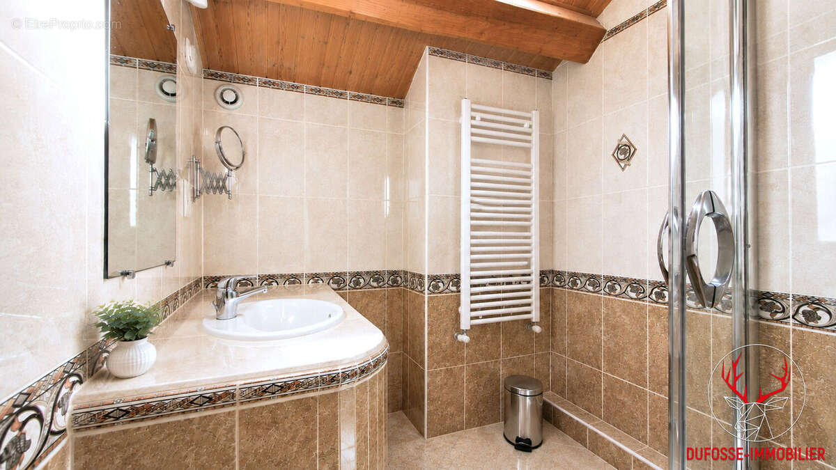 Le Chambon-sur-Lignon - Belle propriété de 165 m² - 4/5 chambres - Terrain arboré de 3 280 m² - photo 11