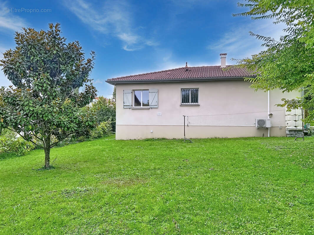 Maison à SAINT-GENIS-LAVAL