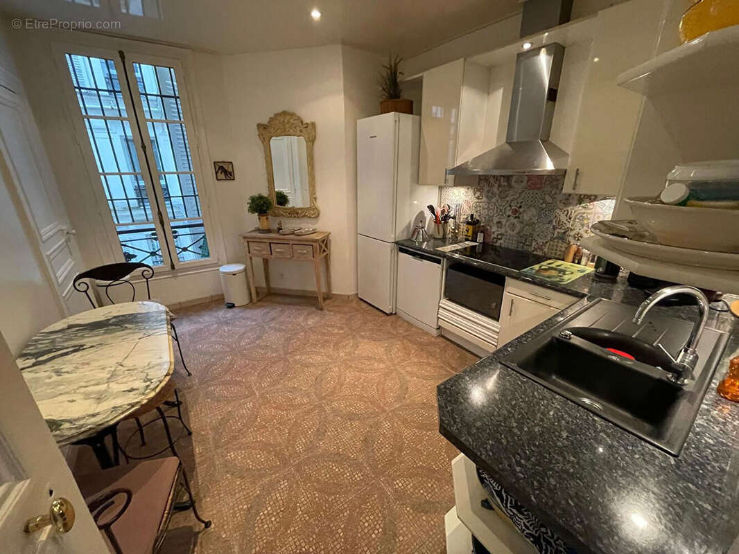Appartement à PARIS-10E