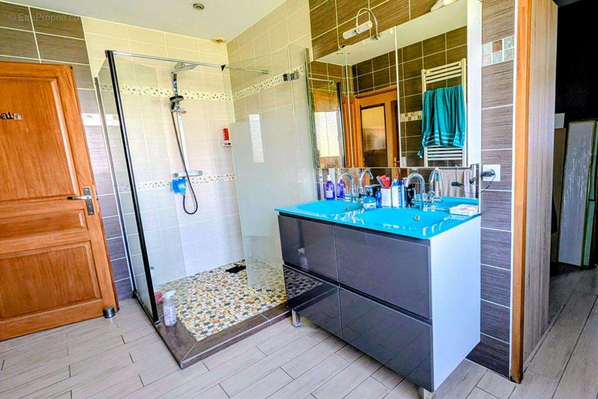 Maison plain pied avec 2 hectares de prairies - photo 10