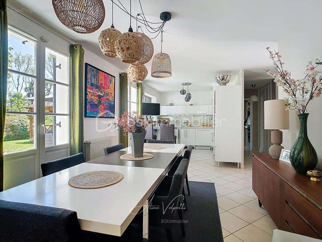 Maison à MAGNY-LE-HONGRE