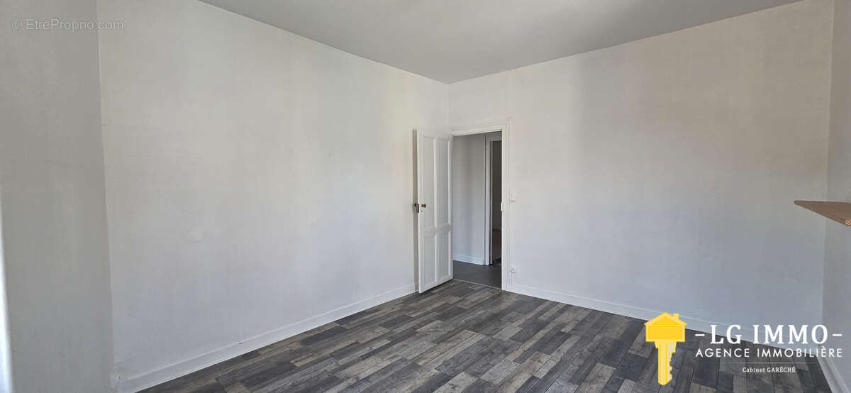 Appartement t3 + local commercial, centre bourg de mortagne - photo 8