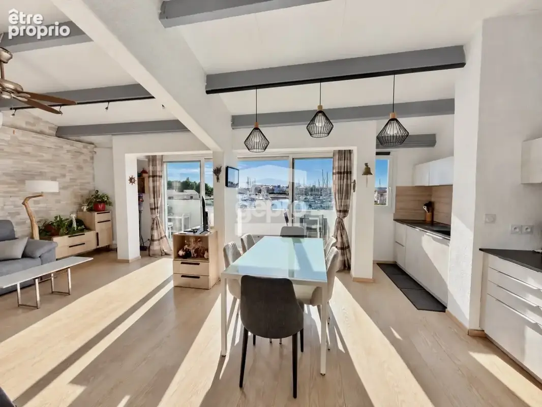 Réf : 2342 - Vente 3 Pièces avec magnifique vue sur le Port, sur l'île des Marinas ! - photo 3