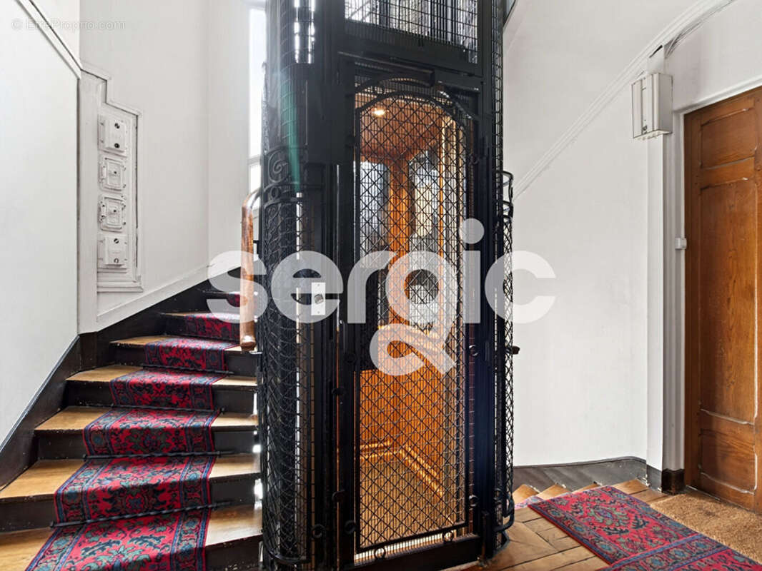 Appartement à PARIS-14E