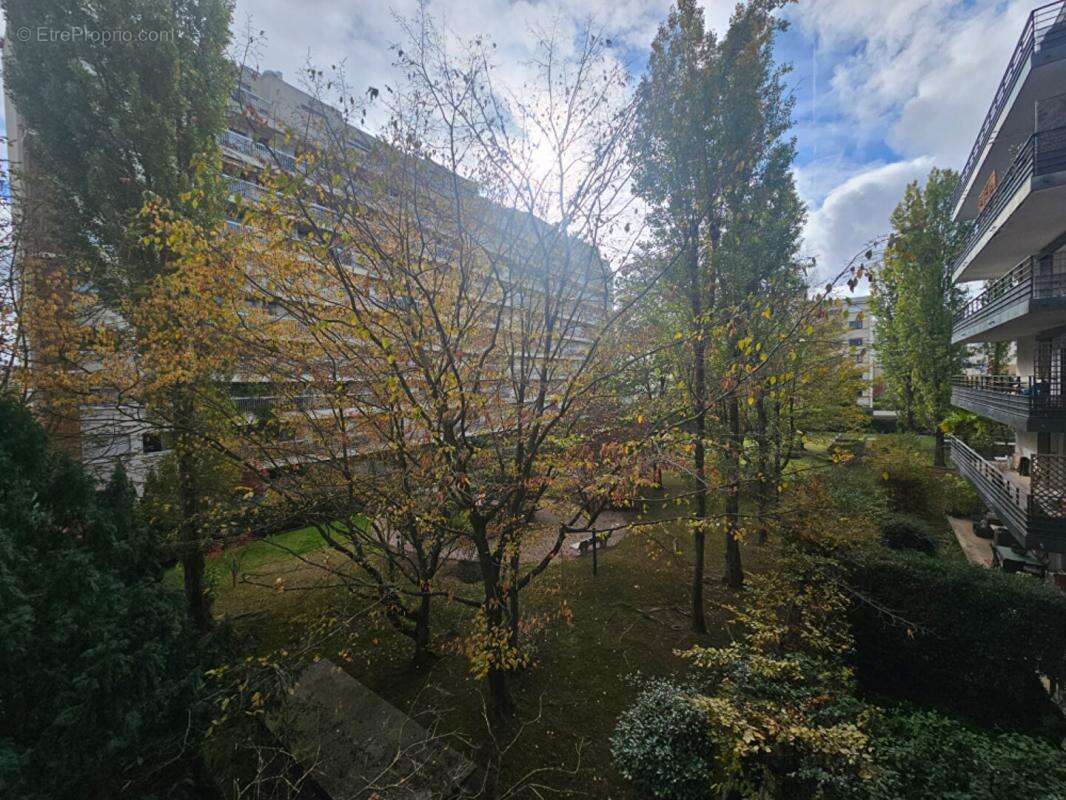 Appartement à COURBEVOIE