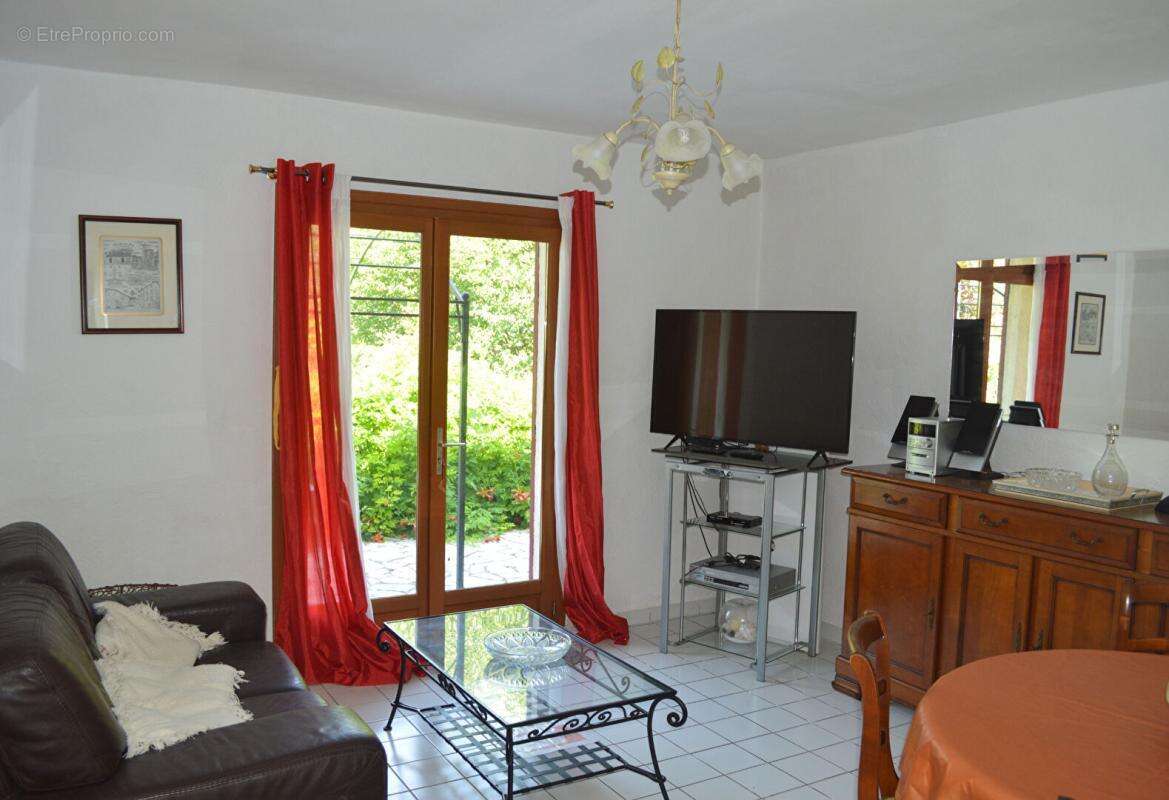 PROPRIETE 190 M²  constituée de 2 appartements + studio indépendant- piscine et pool-house , superbe vue panoramique - photo 9