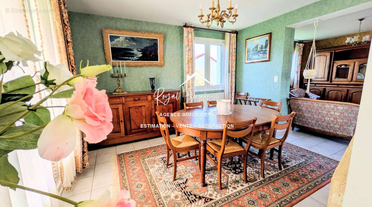 Espace repas - Maison à ANTRAN