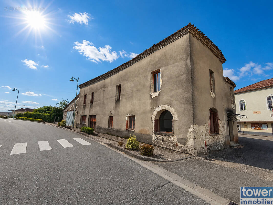 A 20 minutes de Valence - Maison en pierres de 180 m2 avec 5 chambres et deux garages - photo 2