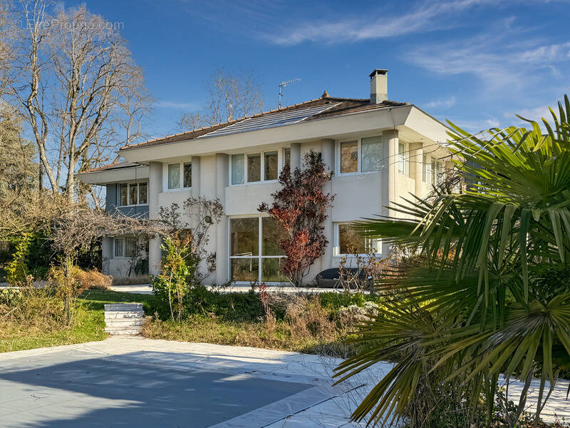 Maison à PREVESSIN-MOENS