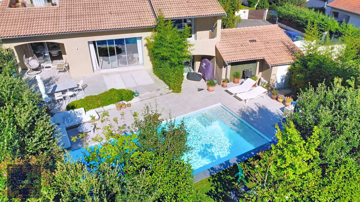 Maison à SAINT-GENIS-LAVAL