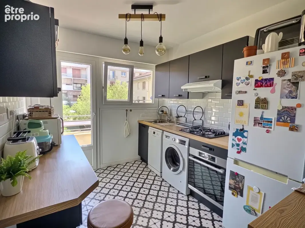 T3 RÉNOVÉ de 65 M2 avec 2 balcons   TOULON SAINT-ANNE - photo 4